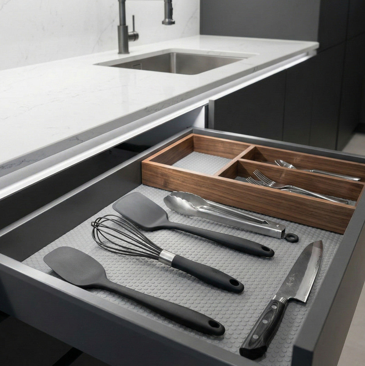 Wenko Antirutschmatte 2er Set mit Noppen für Schubladenauszüge 474x383 mm in Grau